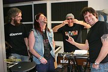 LR: Guthrie Govan, John Payne, Ryo Okumoto und Jay Schellen.