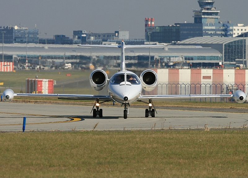 File:Gates Learjet 35A-ZR AN1610580.jpg