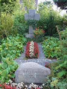Grave of Harry Liedtke and his spouses Kathe Dorsch and Christa Tordy in Pieskow, Bad Saarow Grab Dorsch Liedke Pieskow.JPG