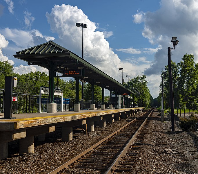 File:Harlem Valley-Wingdale station from grade crossing.jpg