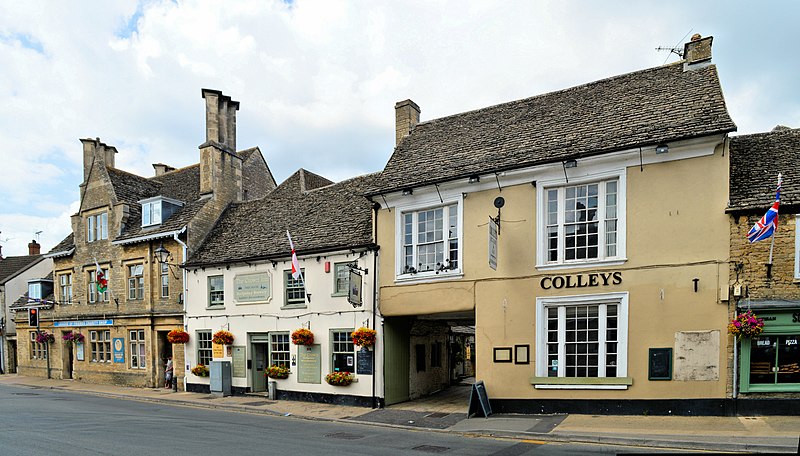 File:High Street, Lechlade (geograph 6225703).jpg