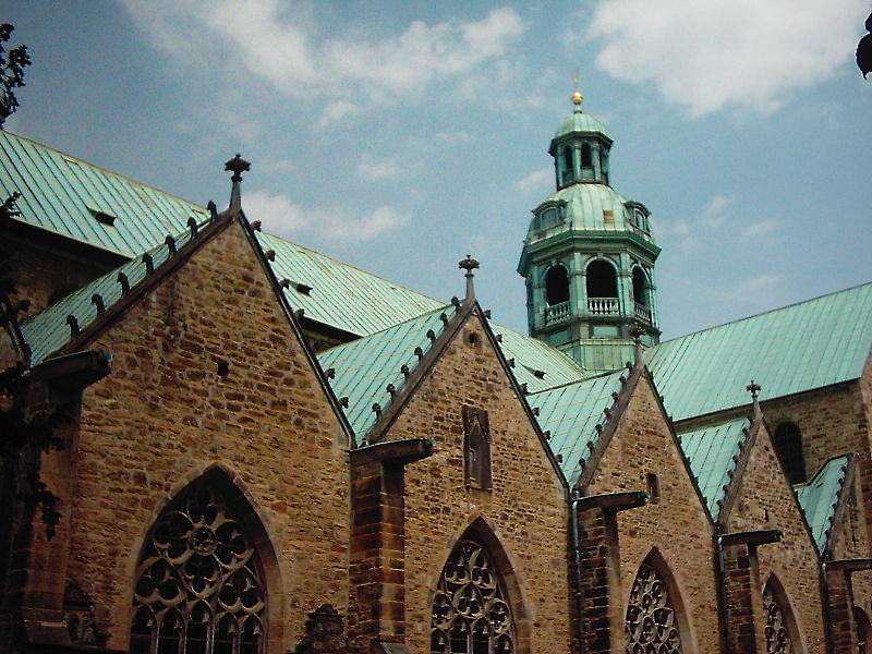 File:Hildesheim Kathedrale Mariä Himmelfahrt 1.JPG