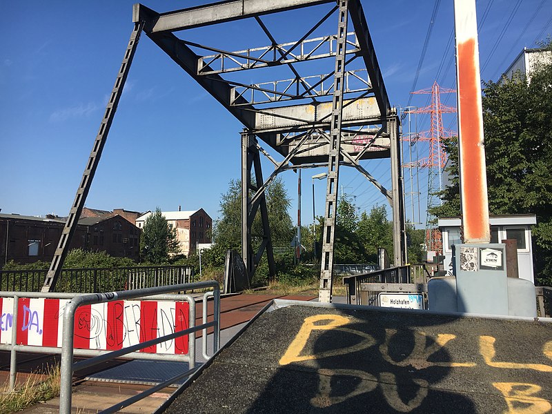 File:Holzhafen-Klappbrücke (Hamburg-Heimfeld).jpg