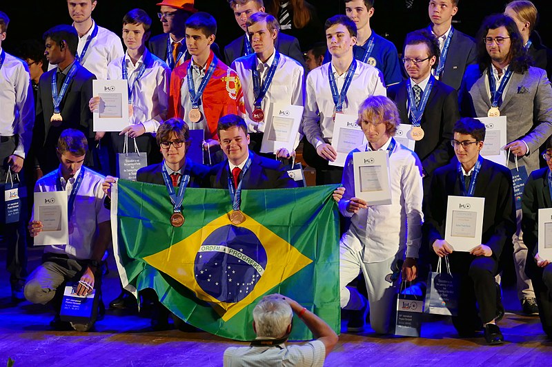 File:IPhO-2019 07-14 closing Bronze Brazil.jpg