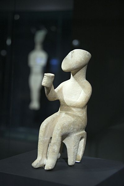 File:Idol seated man holding cup EC II, MCA NG286 080969.jpg