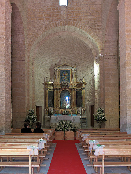 File:Iglesia de Nuestra Señora de la Anunciada, Urueña. Interior.jpg