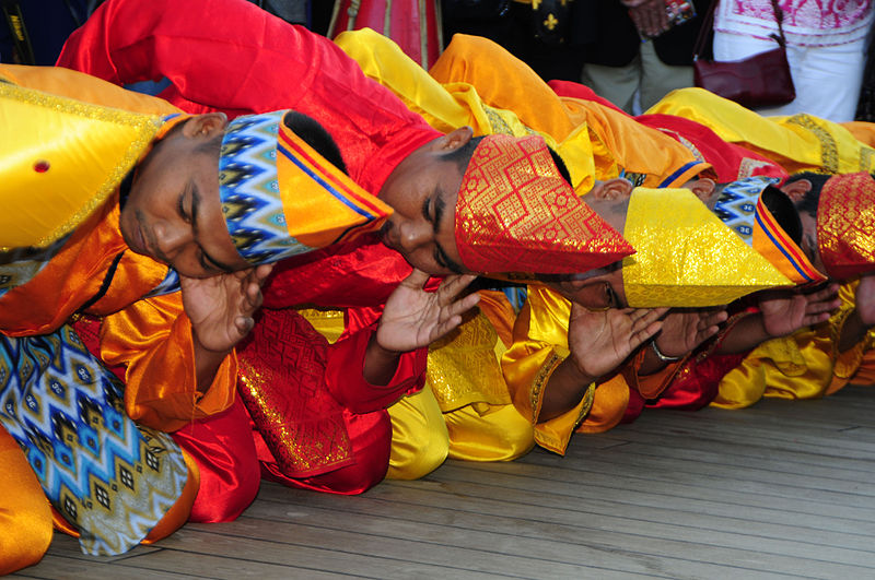 File:Indonesian sailors perform a traditional Indonesian dance..jpg