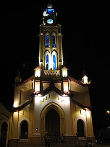 Iquitos Cathédrale par night.jpg