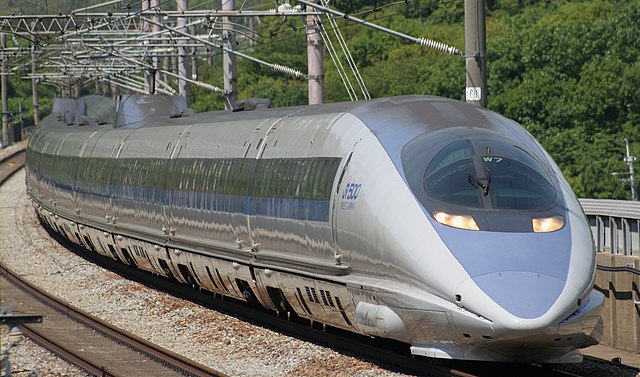 16-car 500 series on a Nozomi service, May 2008