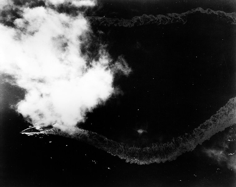 File:Japanese battleship Yamato maneuvers while under attack by U.S. Navy carrier planes north of Okinawa, 7 April 1945 (NH 62581).jpg
