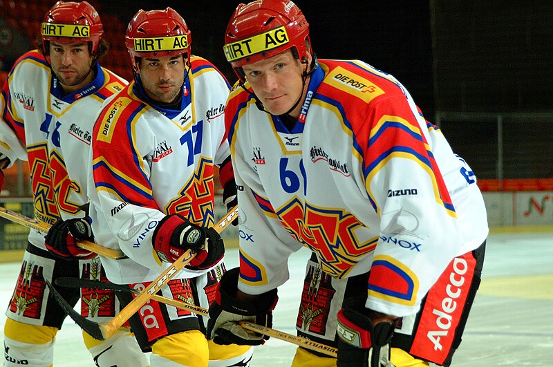 File:Jean-François Jomphe (l), Chris Belanger (c), Kevin Schläpfer (r) - EHC Biel 2004.jpg