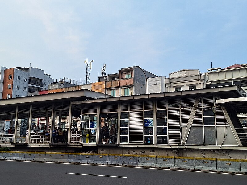 File:Jelambar Transjakarta BRT Station, January 2024.jpg