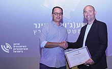 ג'וש בריינר מקבל את הפרס לעיתונות אמיצה 2023