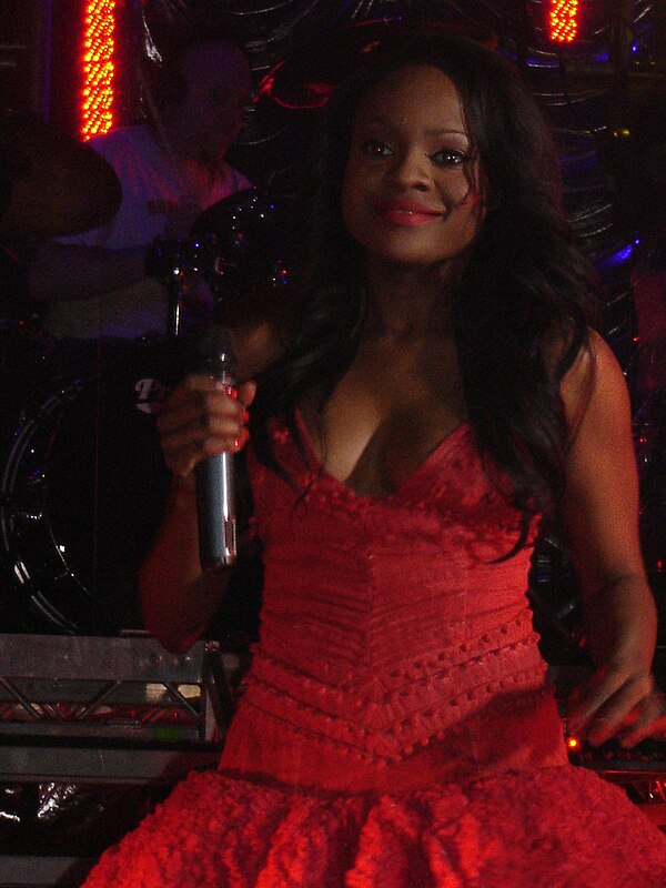 Buchanan performing at the Hammersmith Apollo in April 2005