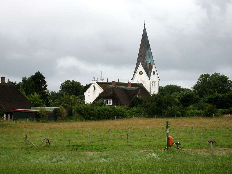 File:Kirche-Nebel-IMG 4979a.jpg