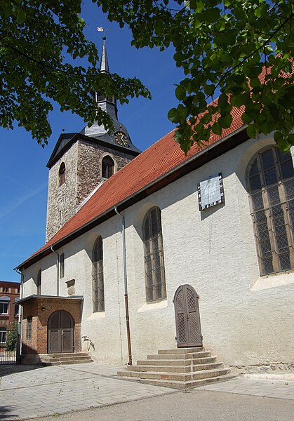 File:Kirche in Schwanebeck Ortsmitte.jpg