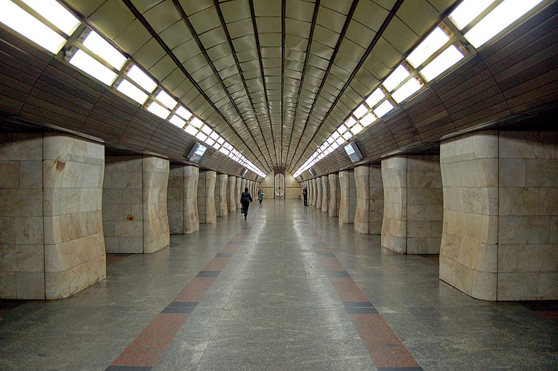 File:Klovska metro station Kiev 2010 01.jpg