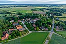 Gesamter Rundling mit Zufahrt, Dorfplatz und den daran gelegenen Hofstellen