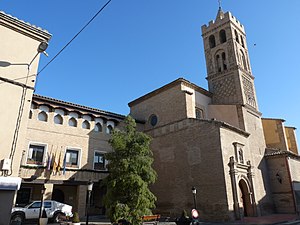 La Puebla de Alfindén - Ayuntamiento - Iglesia de Nuestra Señora de la Asunción.JPG