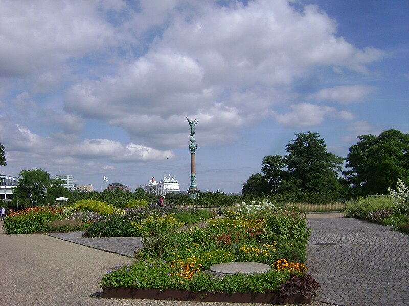 File:Langelinie Park, Copenhagen 2010.jpg