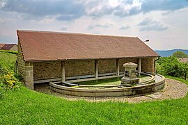 Le lavoir-abreuvoir.