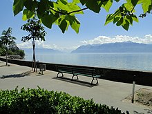 Developed shoreline of Lake Geneva in Lausanne Lausanne - panoramio (27).jpg