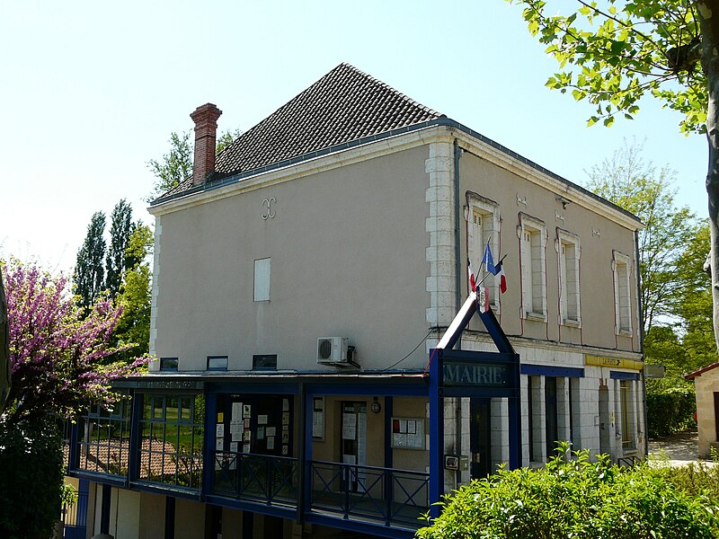 File:Le Pizou mairie.JPG