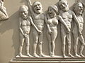 Detail der Skulptur Ludwigs Erbe von Peter Lenk: lachende Politiker