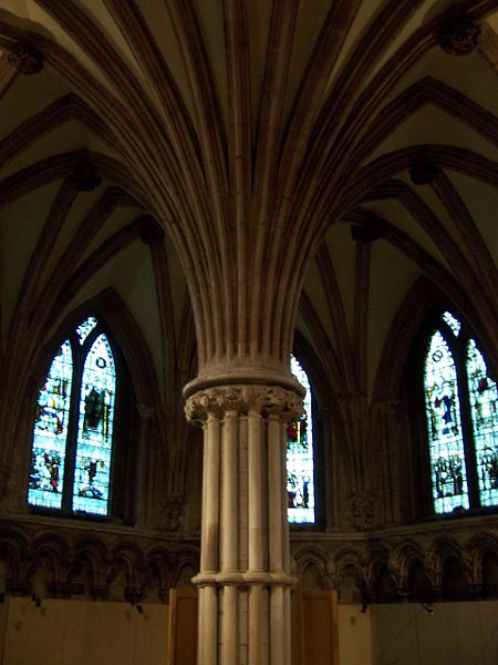 File:Lichfield Cathedral Chapter house.jpg