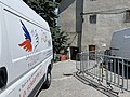 wikimedia_commons=File:Local et camion du Secours Populaire à Embrun (mai 2021).jpg