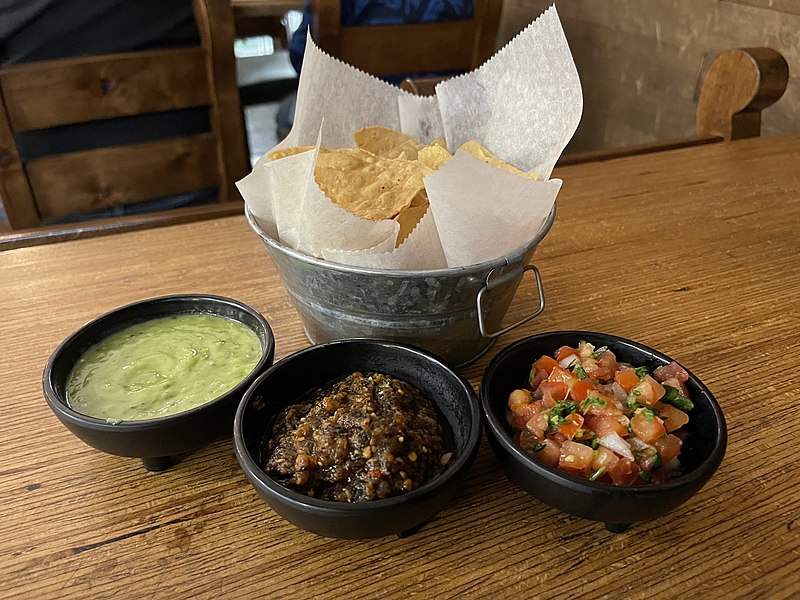 File:Los Molcajetes Bar & Grill - March 2023 - Sarah Stierch 03.jpg