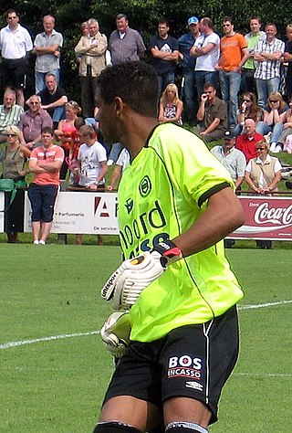 <span class="mw-page-title-main">Luciano da Silva (footballer)</span> Brazilian footballer (born 1980)