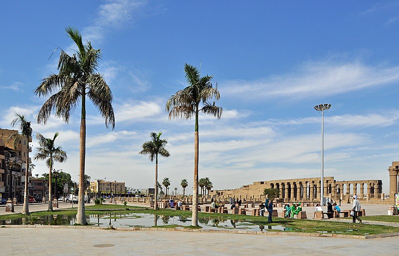 File:Luxor Temple Square R02.jpg