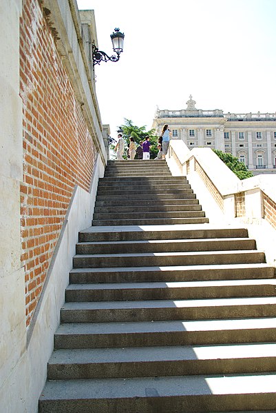 File:MADRID VERDE PALACIO REAL DE MADRID JARDINES DE SABATINI VISITA COMENTADA - panoramio - Concepcion AMAT ORTA… (8).jpg