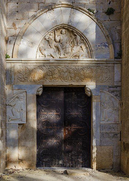 File:Maguelone Cathedral, entrance 01 .jpg