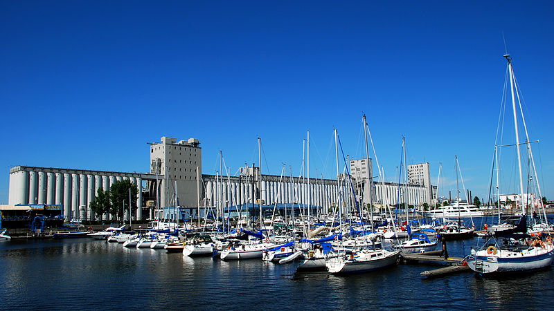 File:Marina de Québec et silos à grains.jpg