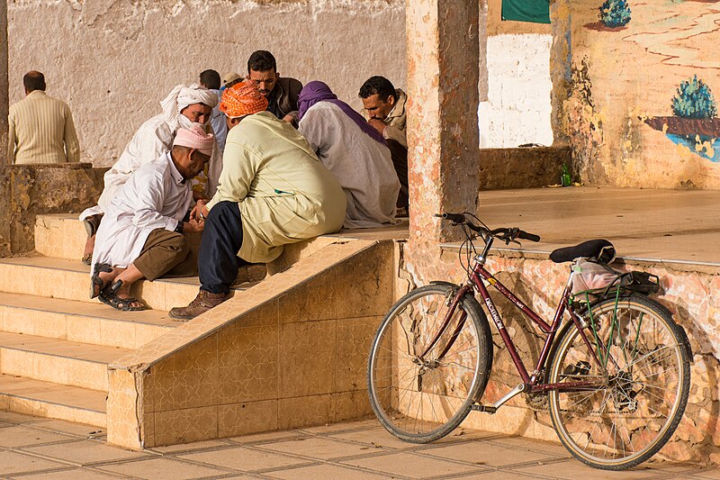 File:Men playing at the porch of a mosque in Rissani, South-East Morocco, near the Sahara desert - 30982046867.jpg