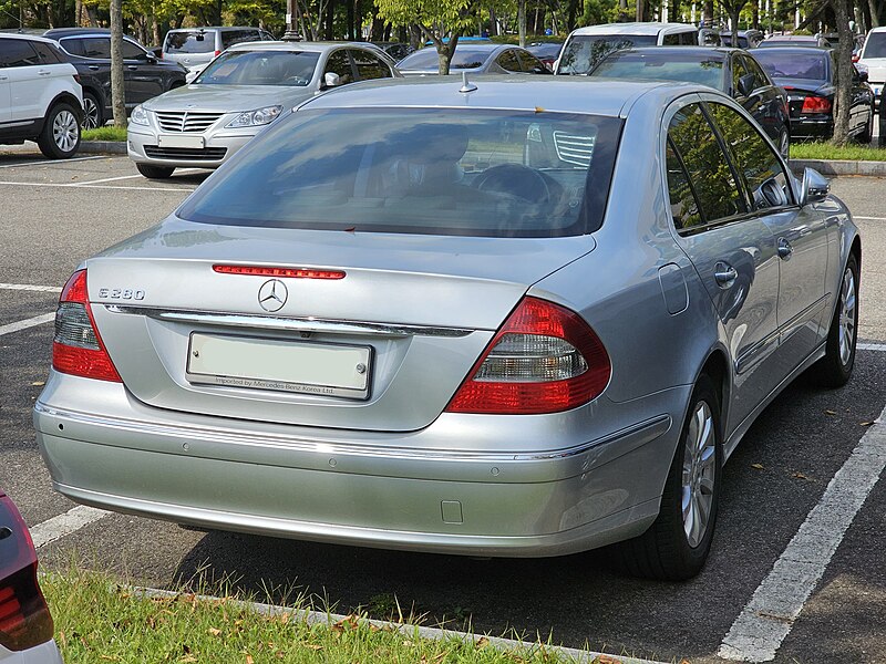 File:Mercedes-Benz W211 FL E 280 Brilliant Silver Metallic (15).jpg