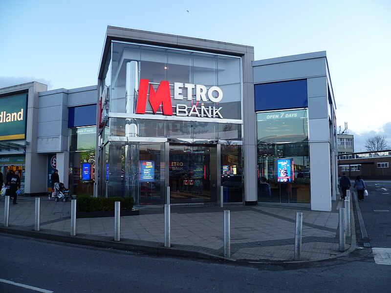 File:Metro Bank, Borehamwood.JPG