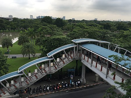 ไฟล์:Mo_Chit_Station_-_Exit_to_Chatuchak_Park.jpg