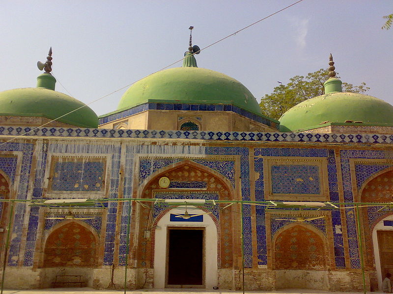 File:Mosque at shrine of Hazrat Mahboob Subhani.jpg