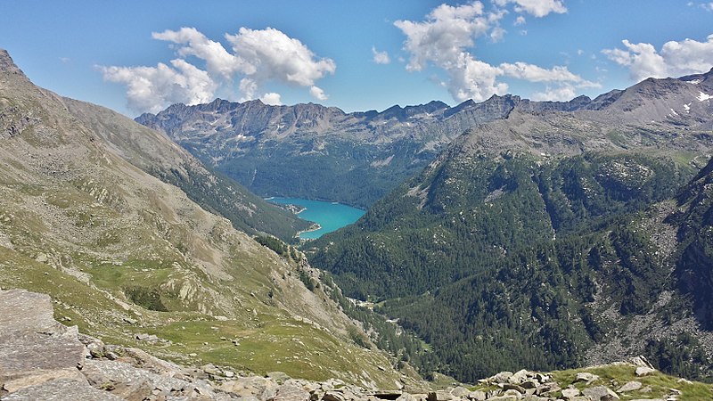 File:Mulattiera con vista del lago di Ceresole Reale.jpg