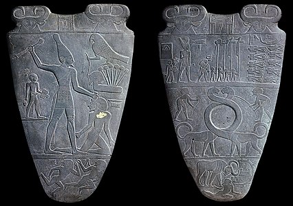 Palette de Narmer, v. 3000. Grauwacke, H. 64 cm. Musée égyptien du Caire[47]