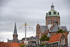 Grote Kerk (left) and Koepelkerk