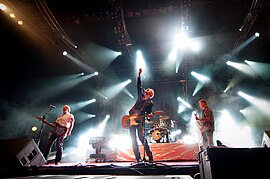 Neljä Ruusua - Ilosaarirock 2011 1.jpg