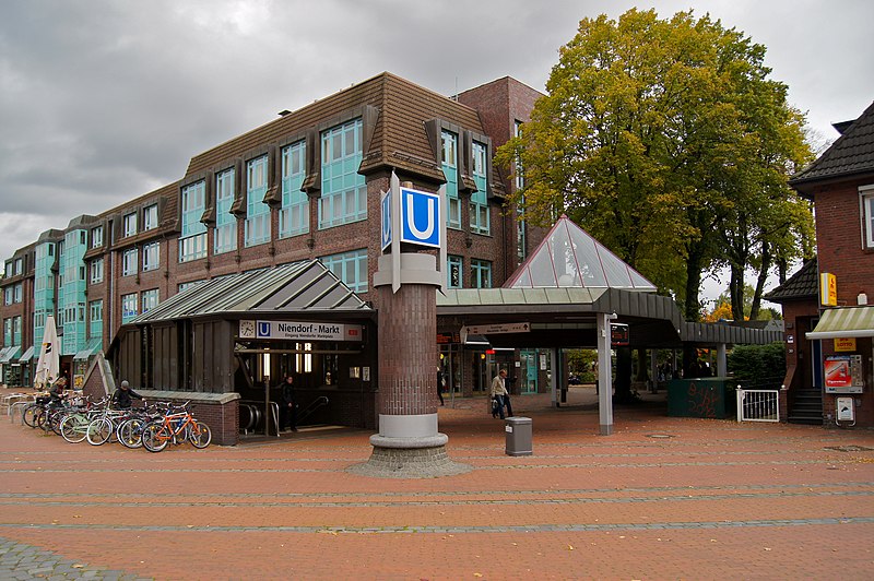 File:Niendoerp Markt - U-Bahnhoff.jpg