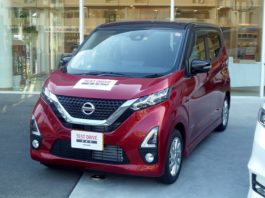 ファイル:Nissan DAYZ HighwaySTAR X Pro-PILOT Edition (5AA-B44W) front.jpg -  Wikipedia