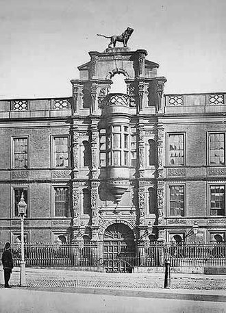 Northumberland House was built in 1609 and demolished in 1874 to form Northumberland Avenue