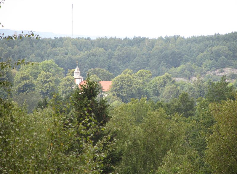 File:Norums kyrka på avstånd 14.JPG