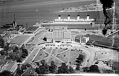 Nova Scotian Hotel kaj Halifax stacidomo 1931.jpg